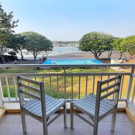 Baan Talay See Cream Resort Samut Songkhram Exterior foto