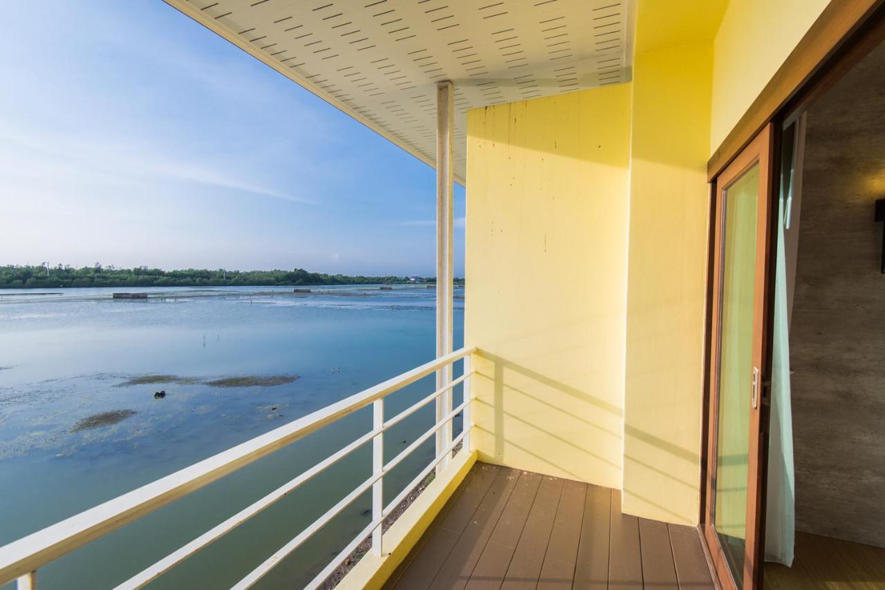 Baan Talay See Cream Resort Samut Songkhram Exterior foto