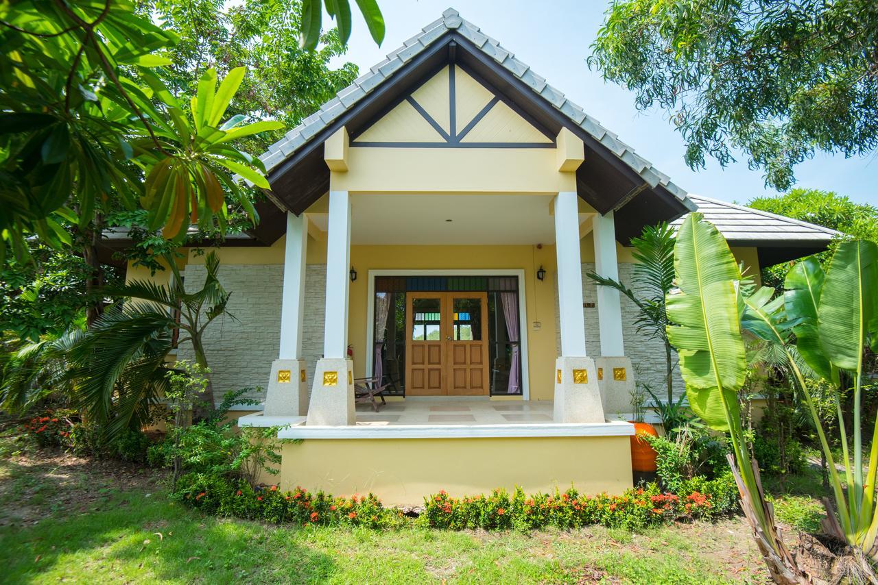 Baan Talay See Cream Resort Samut Songkhram Exterior foto