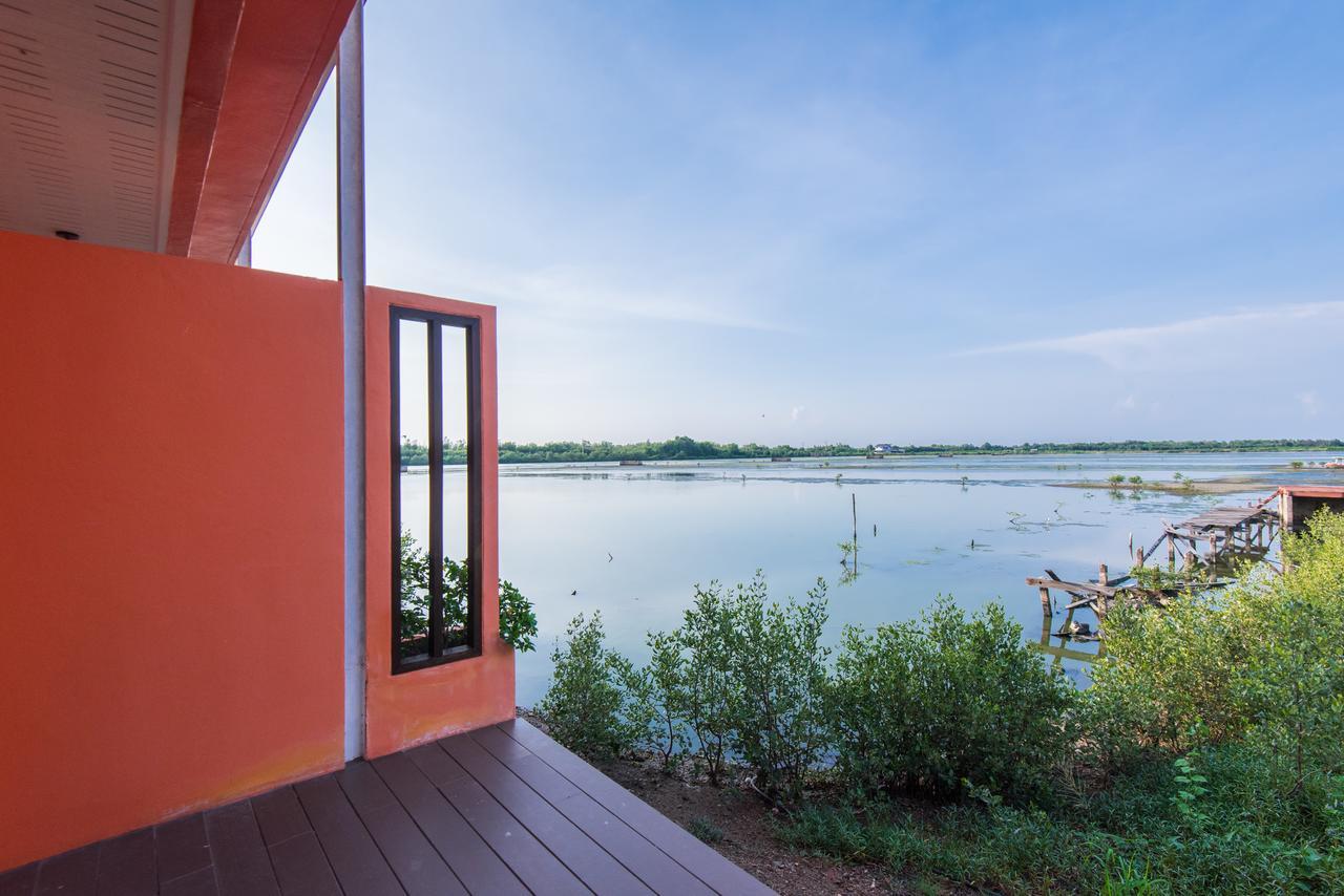 Baan Talay See Cream Resort Samut Songkhram Exterior foto