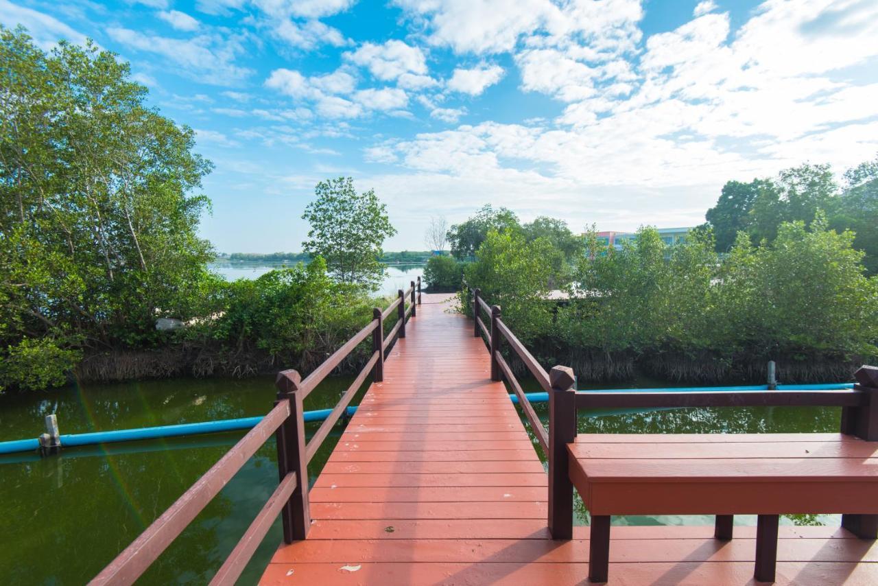 Baan Talay See Cream Resort Samut Songkhram Exterior foto